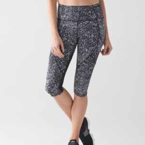Lululemon Outrun 17" Splatter White & Black Size 8